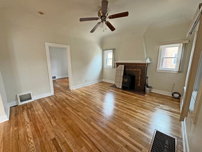 Foto del edificio - 1322 Claremont Ave