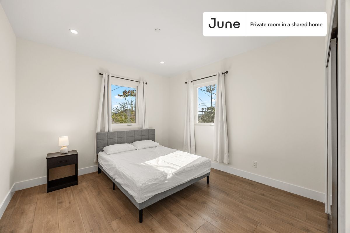 Foto principal - Private bedroom in 4 bed/4 bath Home