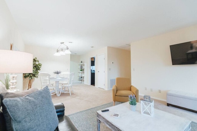 Building Photo - 722 Liberty Bell Blvd