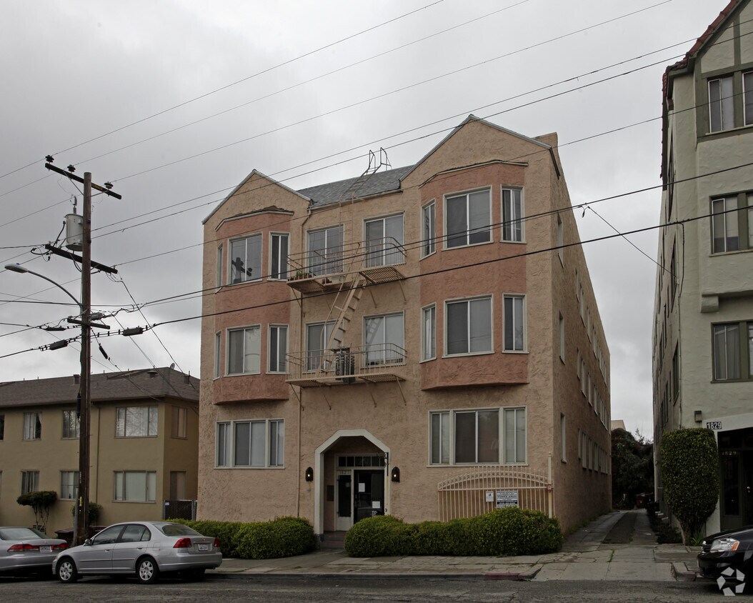 Primary Photo - Lakeview Court Apartments
