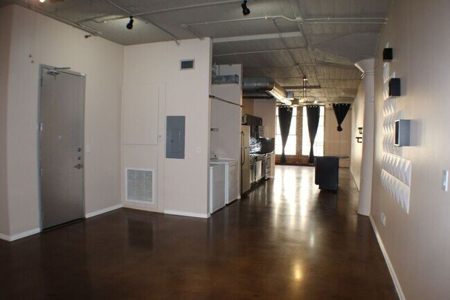 Building Photo - 1122 Jackson St
