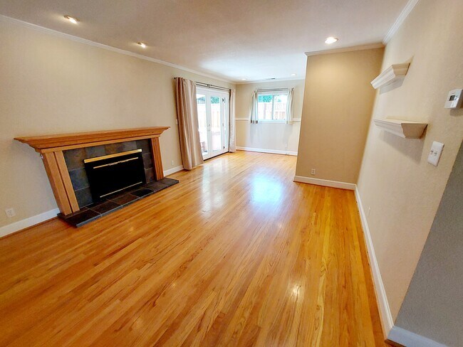Family Room - 211 Jo Dr