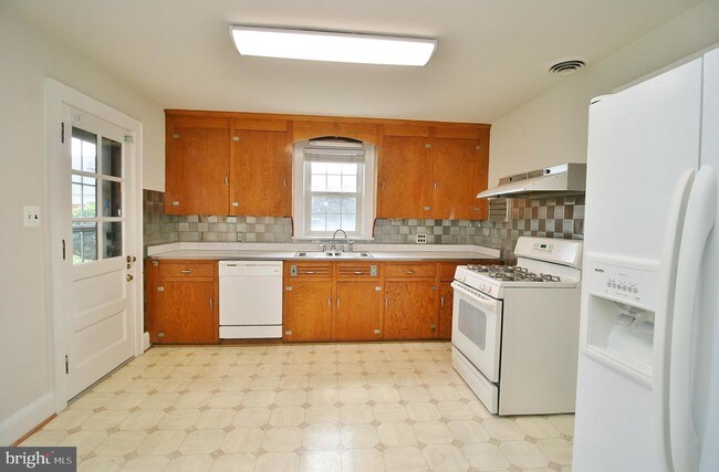 Foto del edificio - 9505 Lee Ave W