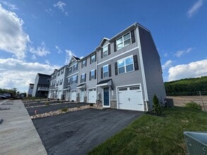 Building Photo - 2097 Rebecca Ridge Ct