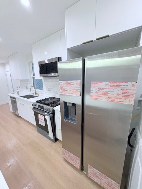 Foto del edificio - 8315 Kittyhawk Ave