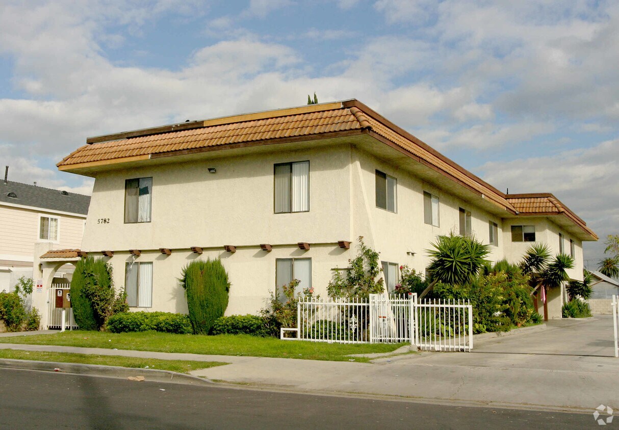 Building Photo - 5782 Kingman Ave
