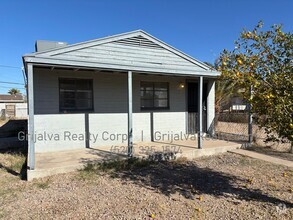 Building Photo - 2337 E Cochise Vista