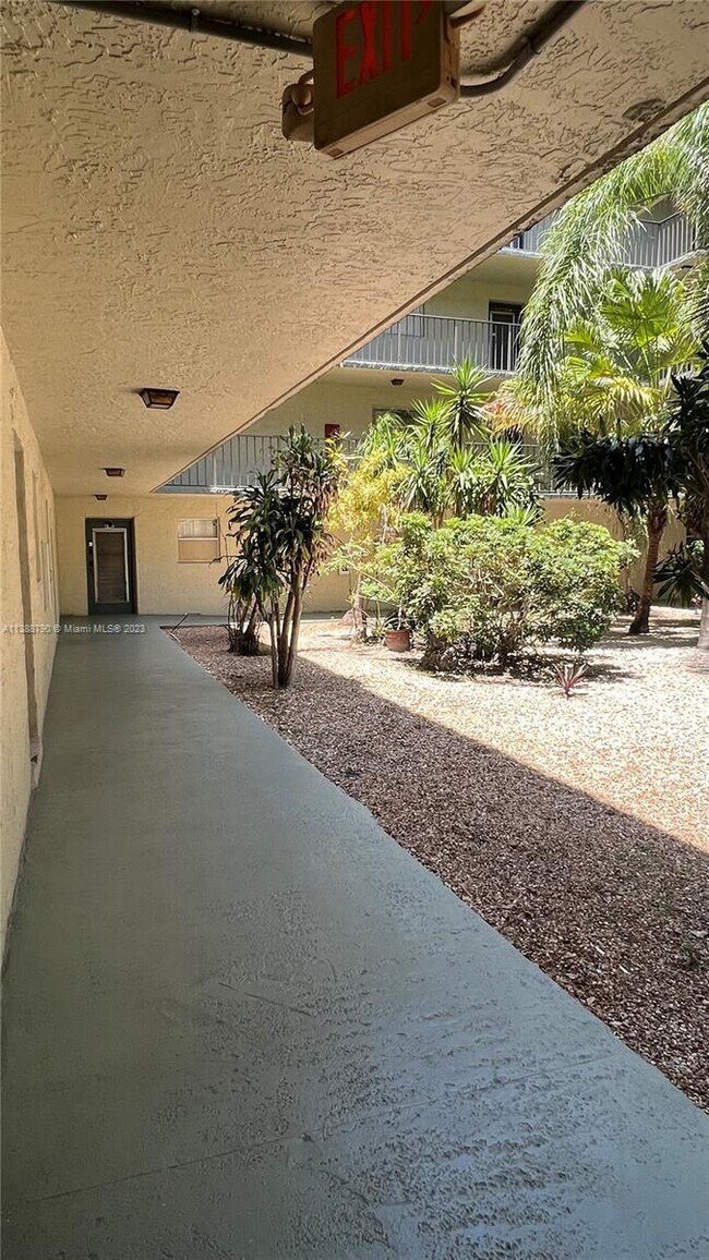 Building Photo - 1830 SW 81st Ave