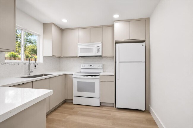 Foto del edificio - 82 SW 3rd Ct