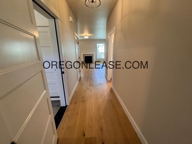 Building Photo - Spacious 4-Bedroom Home in Thurston Area –...