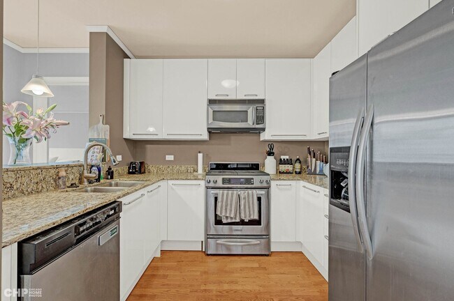 Foto del edificio - 450 E Waterside Dr