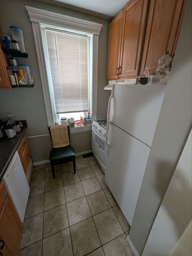 Building Photo - 386 Riverway