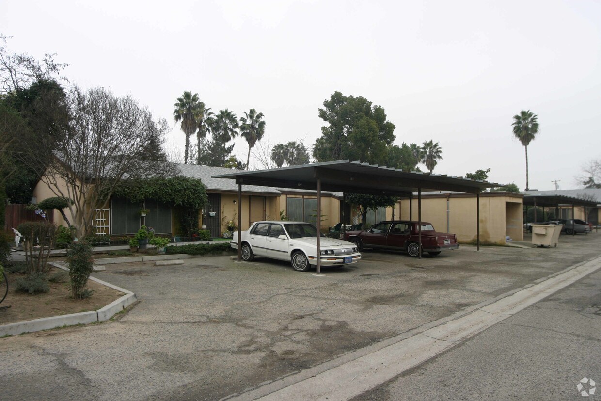 Building Photo - 1611 W Shields Ave