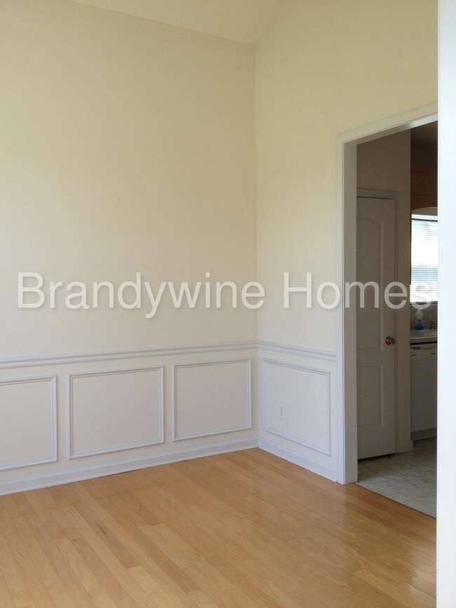 Building Photo - 4652 Garden City Dr