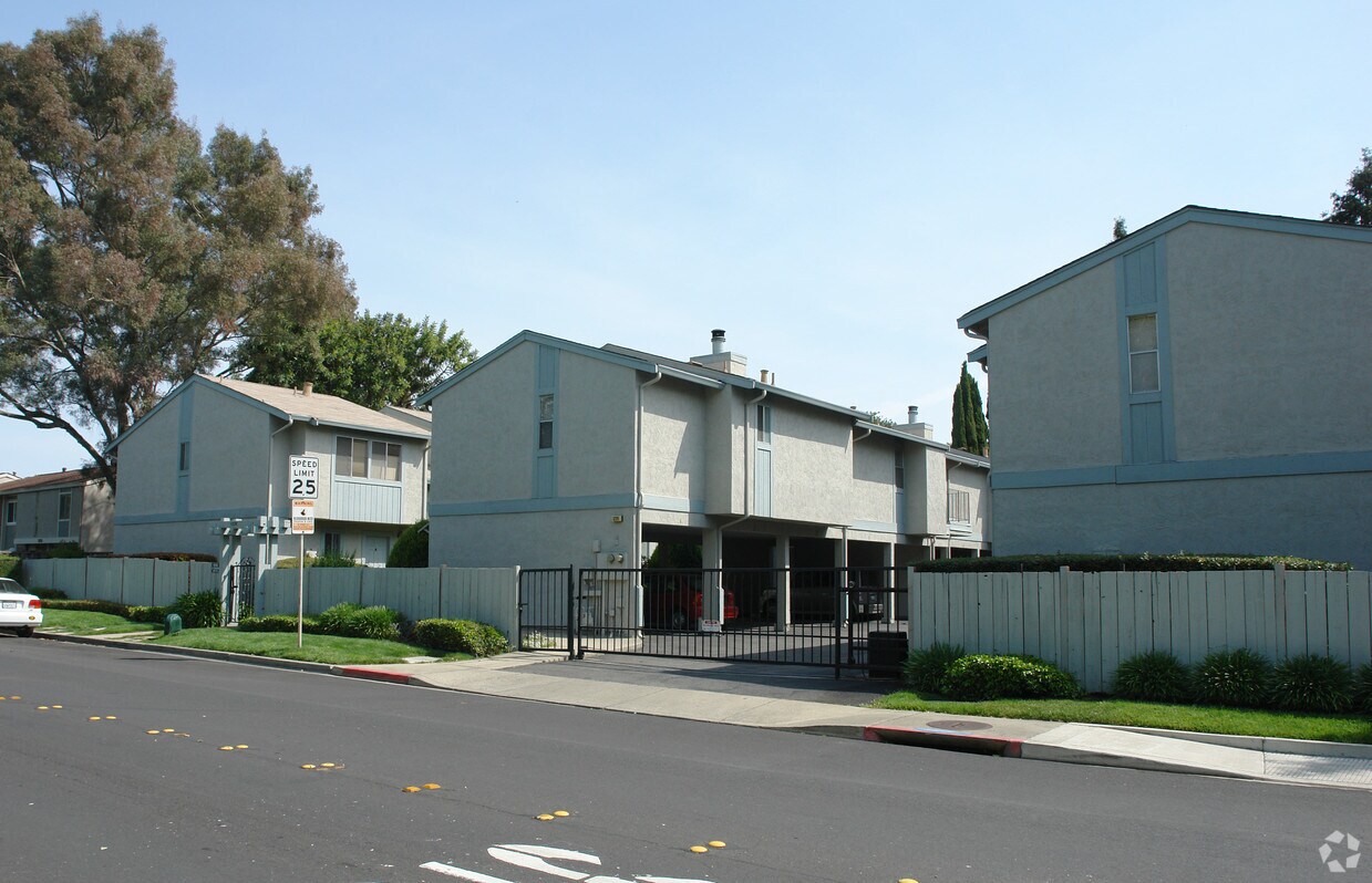 1220 Pine Creek Way, Concord, CA 94520 Apartments in Concord, CA