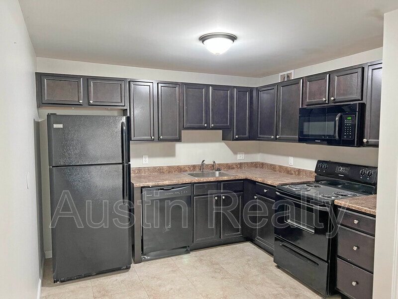 1107 Mariedale Ct Unit Apt A, Kirkwood, MO 63122 Condo for Rent in