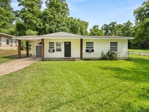 Building Photo - 1314 Oak Dr