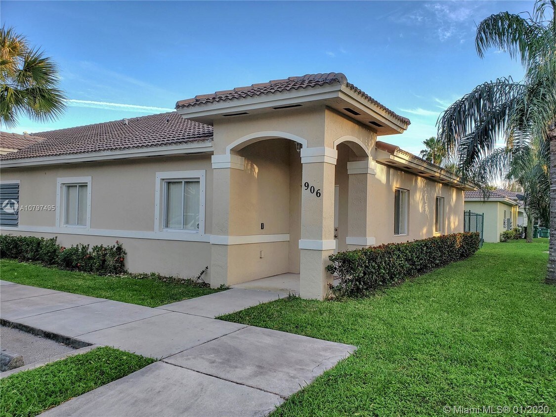 Foto principal - 13284 Old Biscayne Dr