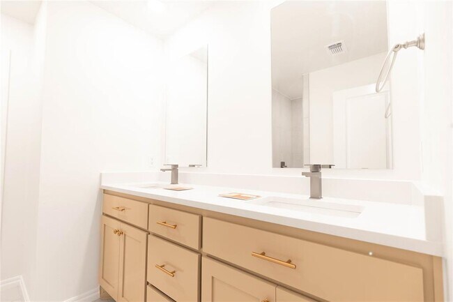 Building Photo - 8708 Poppey Pl