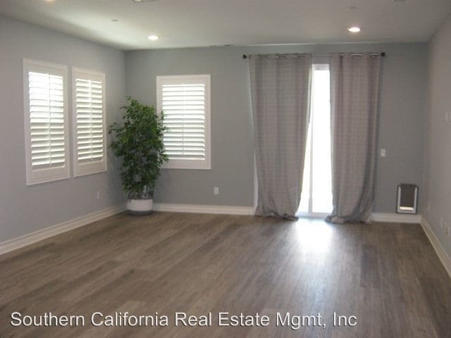 Building Photo - 3 br, 2.5 bath House - 27461 REDWOOD COURT