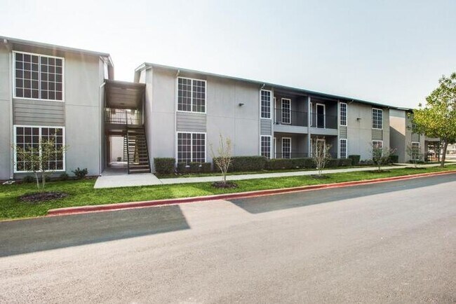 Foto del edificio - 1002 Edmonds Ln