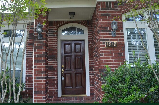 Foto del edificio - 4810 Claridge Park Ln