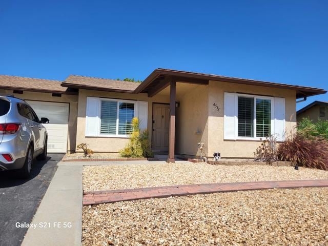 Foto del edificio - 4536 Beverly Glen Dr