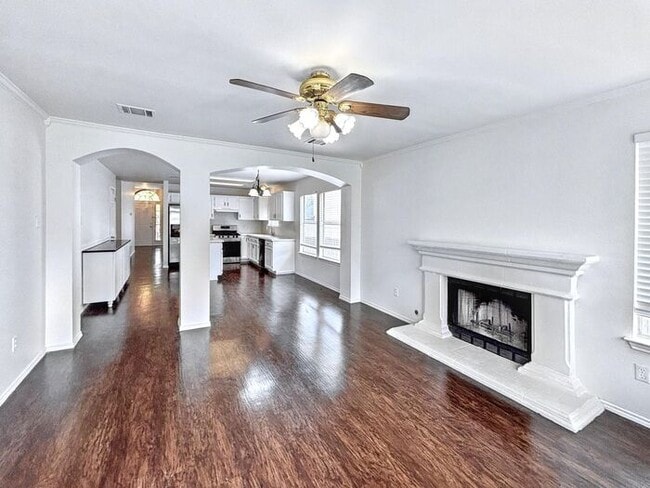 Building Photo - Beautiful 3-Bedroom Home: Comfort, Conveni...