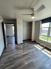 Building Photo - 226 E Greenfield Ln