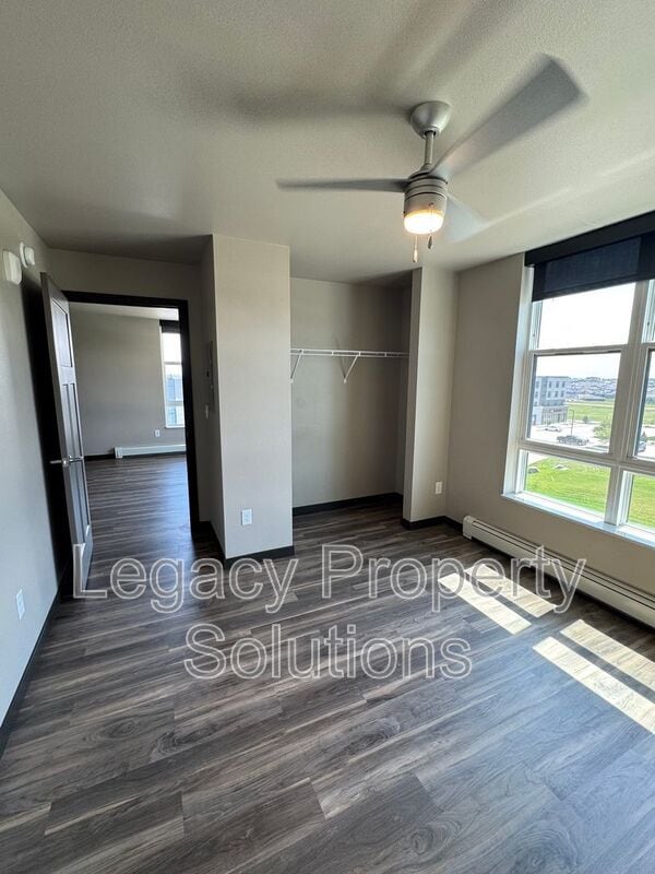 Primary Photo - 226 E Greenfield Ln