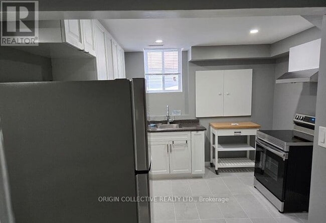 Building Photo - 5 Hearthstone Crescent