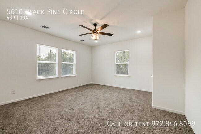 Foto del edificio - 5610 Black Pine Cir