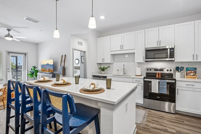 Building Photo - HoM at River Hills