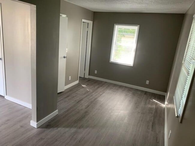 Building Photo - 1 bedroom house
