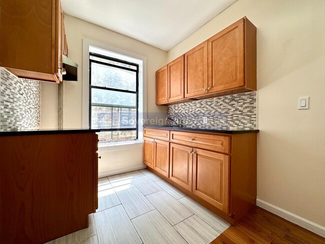 Building Photo - 498 W 159th St