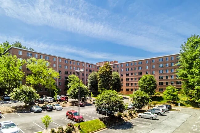 Building Photo - 3000 Spout Run Pky