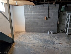 Building Photo - 486 Needham Ave