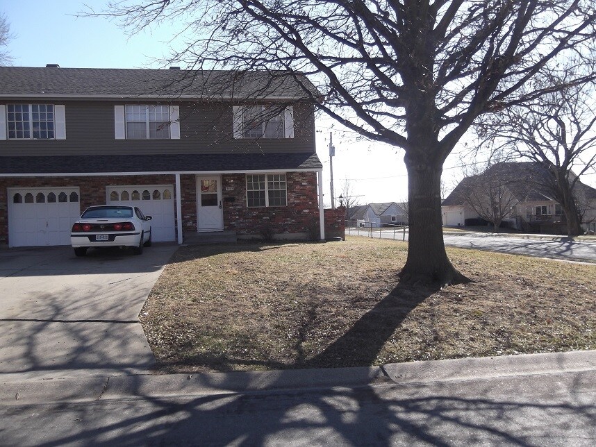 3401 NE 69th St, Kansas City, MO 64119 Townhome Rentals in Kansas