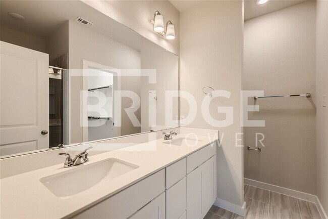 Foto del edificio - 1228 Creekbank Drive