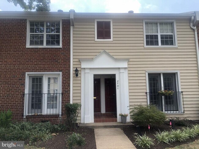 Foto del edificio - 2707 S Walter Reed Dr