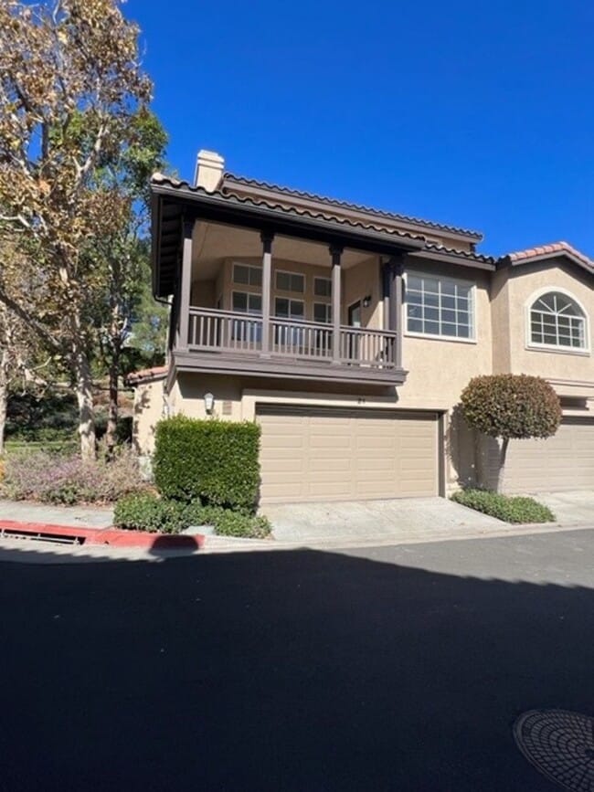 Building Photo - PICTURE PERFECT 2 BR/2 BATH PLUS LOFT END UNIT CONDO WITH DIRECT ACCESS 2 CAR GARAGE