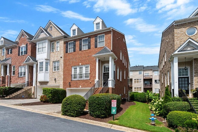 Building Photo - 312 Creekbank Way SE