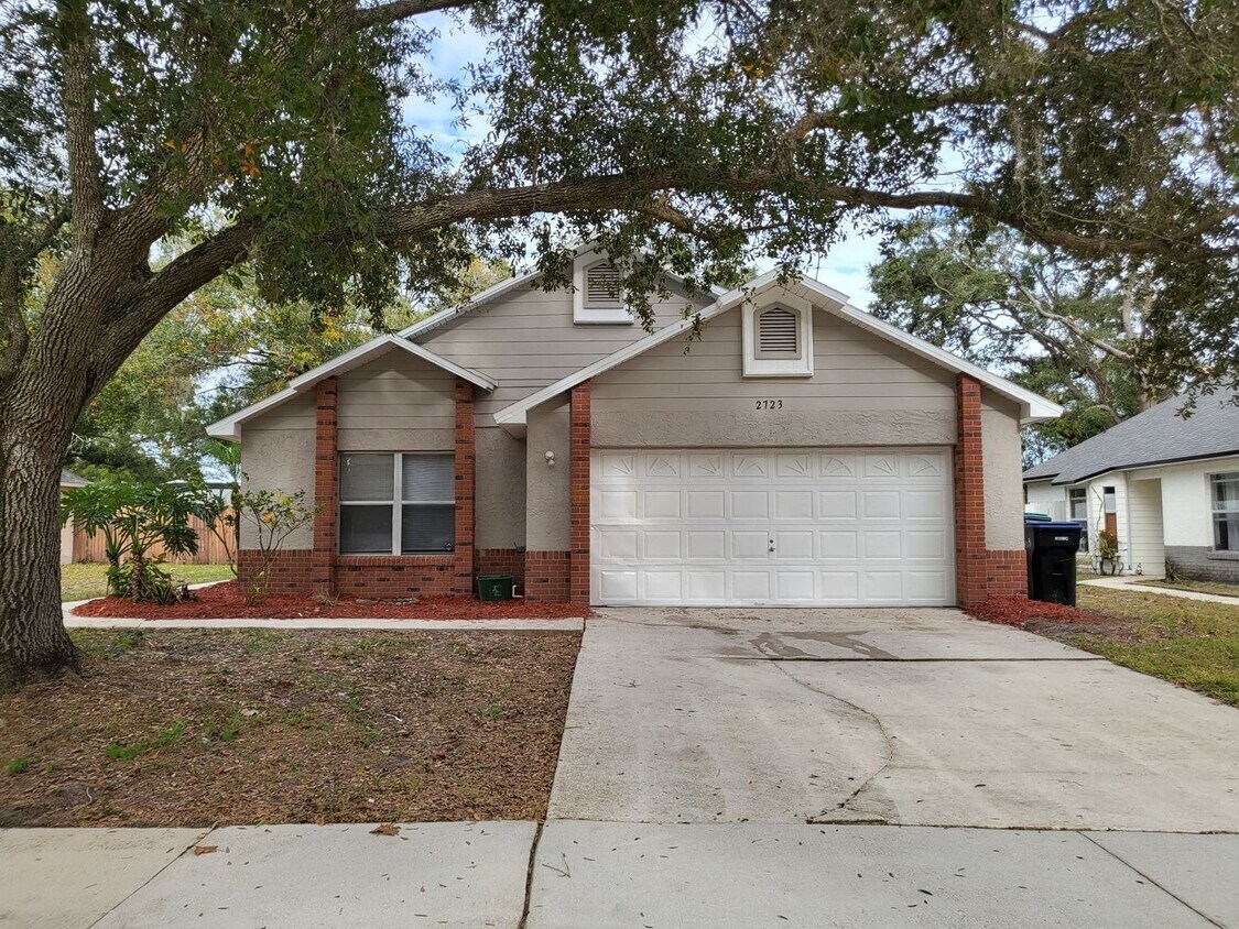 Primary Photo - 3 Bedroom/ 2 Bathroom Home In East Orlando!