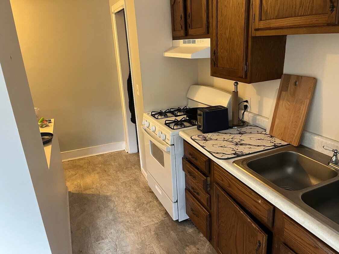 91-w-bridge-st-unit-upper-rear-oswego-ny-13126-apartments-in-oswego