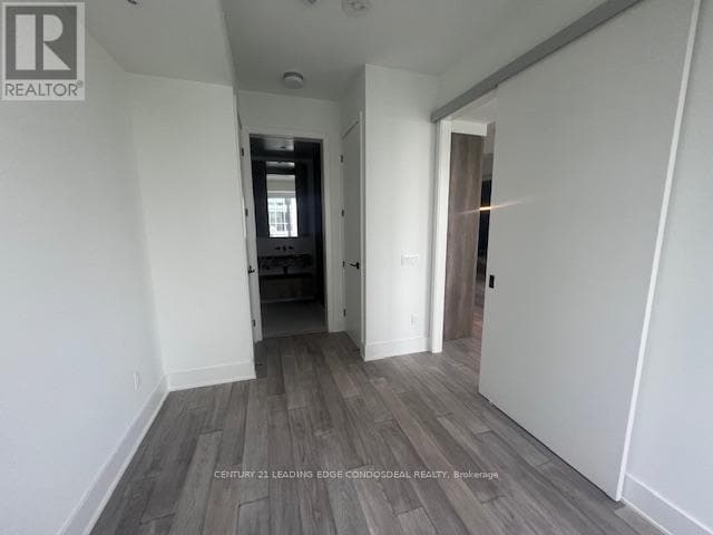 Building Photo - 11-4811 Yorkville Ave