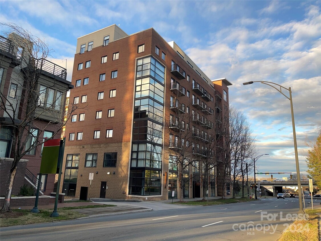 Primary Photo - 715 N Church St