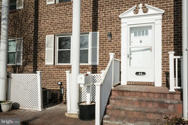 Building Photo - 40 Odeon Ct