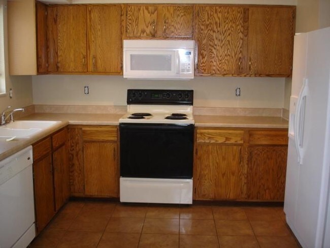 Building Photo - 3 Bed 1 Bath Near Peterson Rd