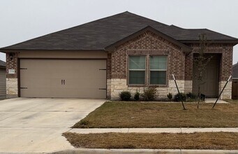 Building Photo - 2334 Aylesbury Dr