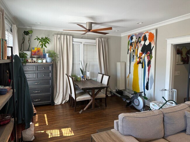 Building Photo - 2 Bedroom / 2 Bathroom Single Family Home ...